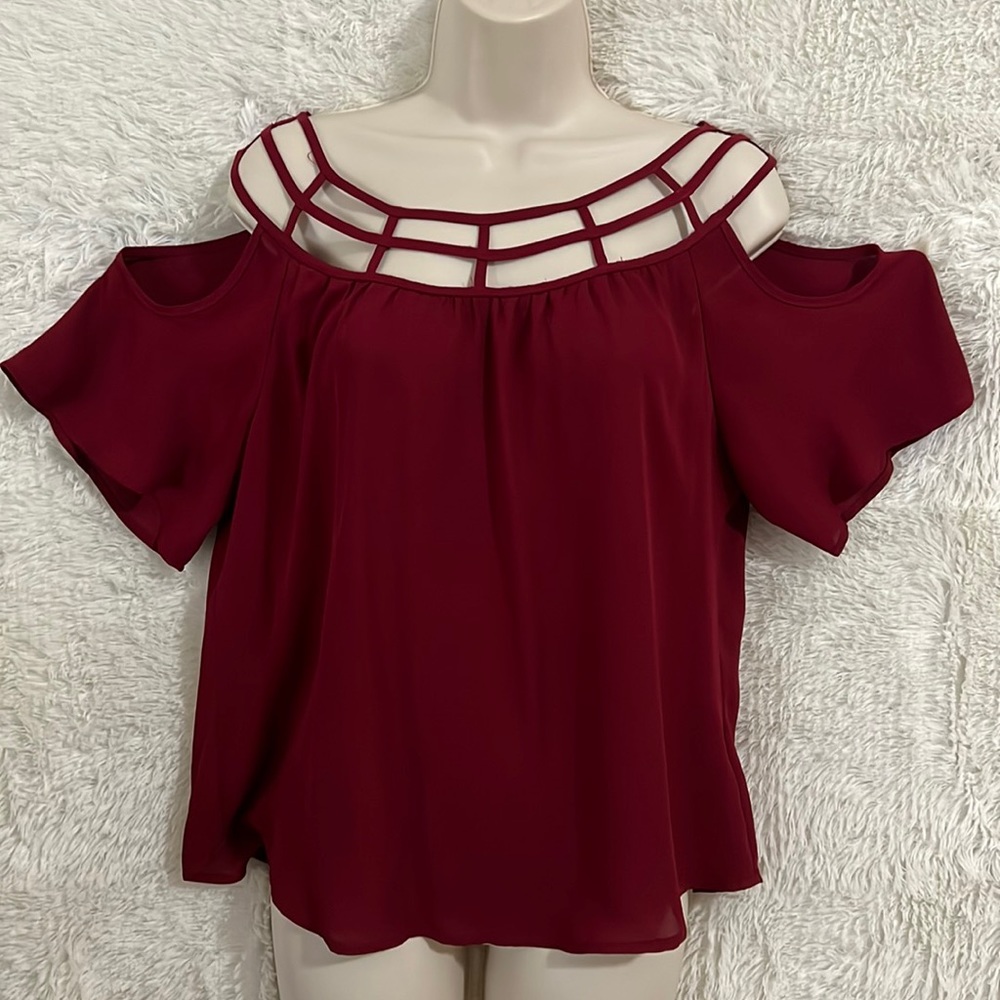 Burgundy top, size Large, cold shoulder sleeves